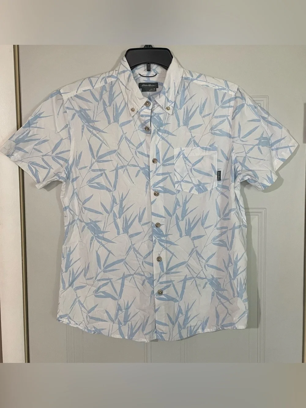 Eddie Bauer Mens Med Short Sleeve Guide Shirt White Blue Tropical Fishing Beach